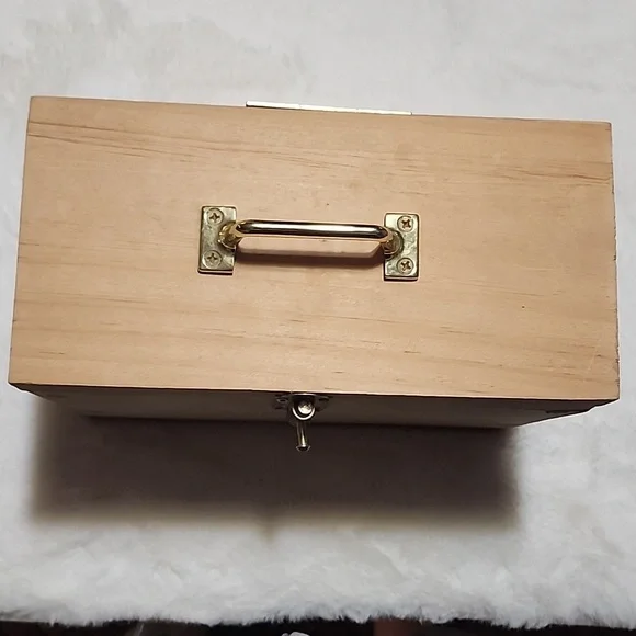 HANDMADE WOODEN BOX WITH  LID AND  LOCK - Picture 8 of 10